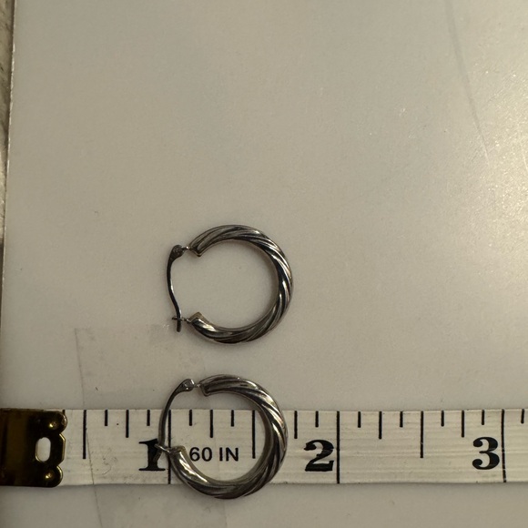 14k White Gold Hoop Earrings - Picture 5 of 10